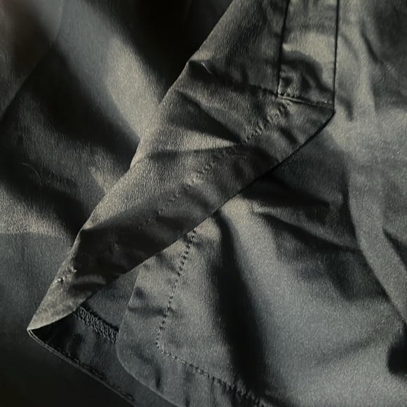 Mens Nike black shorts with pockets in size Large - Picture 2 of 6